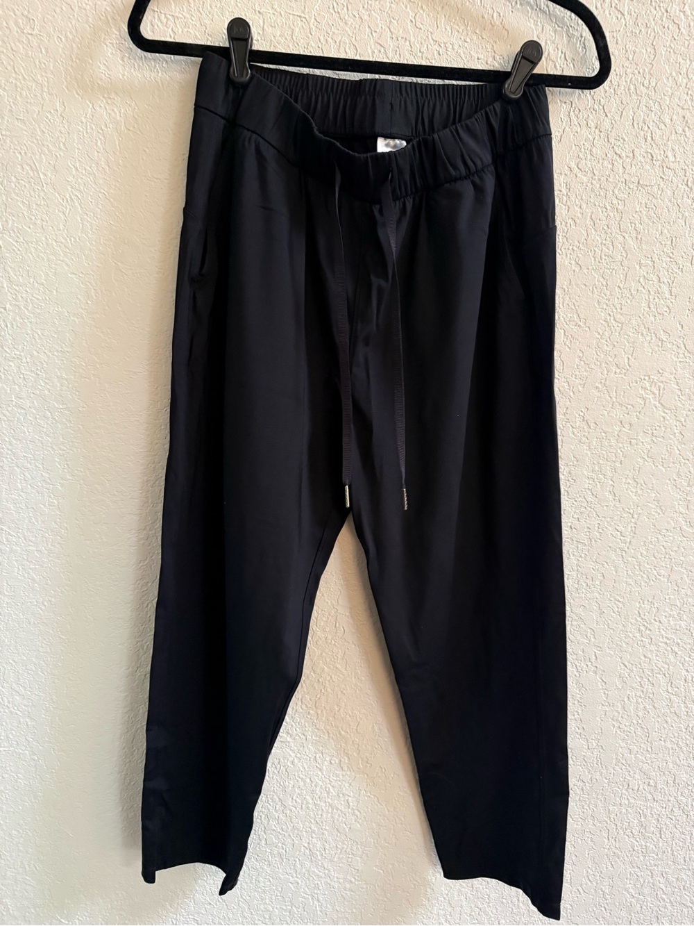 Women's Black Relaxed Cropped Drawstring Jogger Pants